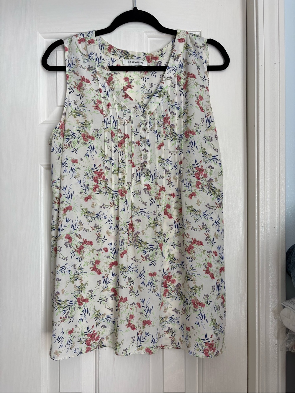 Rose & Olive Cream Floral Pintuck Sleeveless Camisole